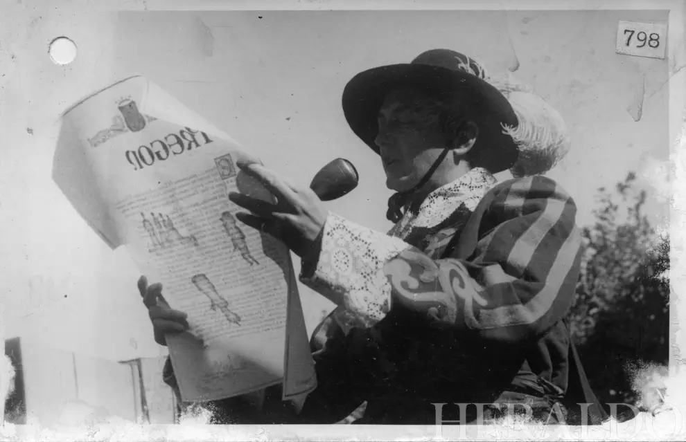1948.El eminente actor Carlos Lemos leyendo el pregón.