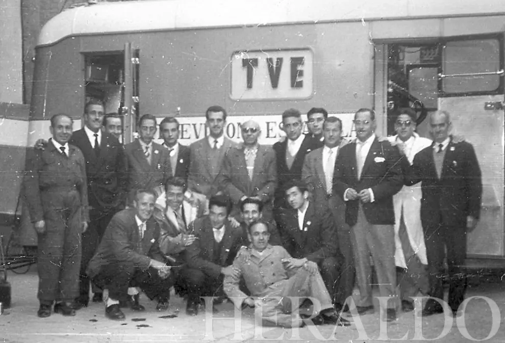 1958. Equipo de TVE, en la primera retransmisión de la Ofrenda de Flores a la Virgen del Pilar