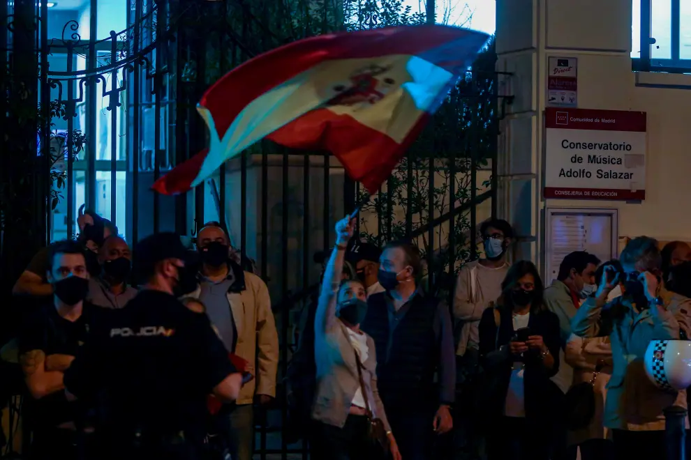 Concentración ante la sede del PSOE en la calle de Ferraz de Madrid contra el estado de alarma.