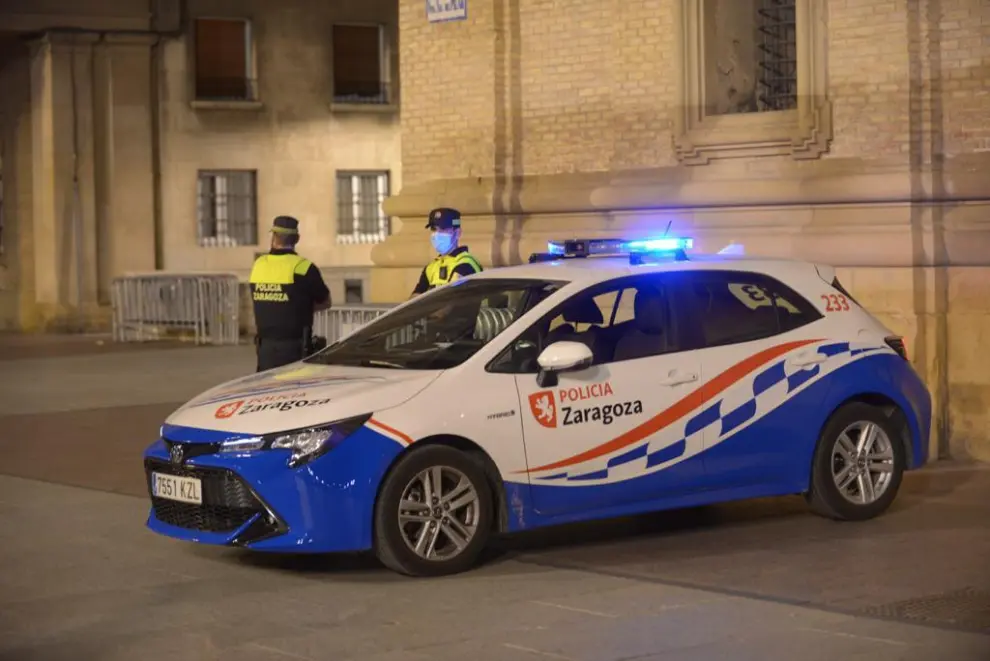 Actuación policial en Zaragoza en el puente del Pilar.