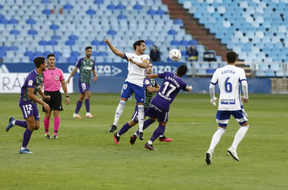 Imagen del partido entre el Real Zaragoza y el Málaga en La Romareda.