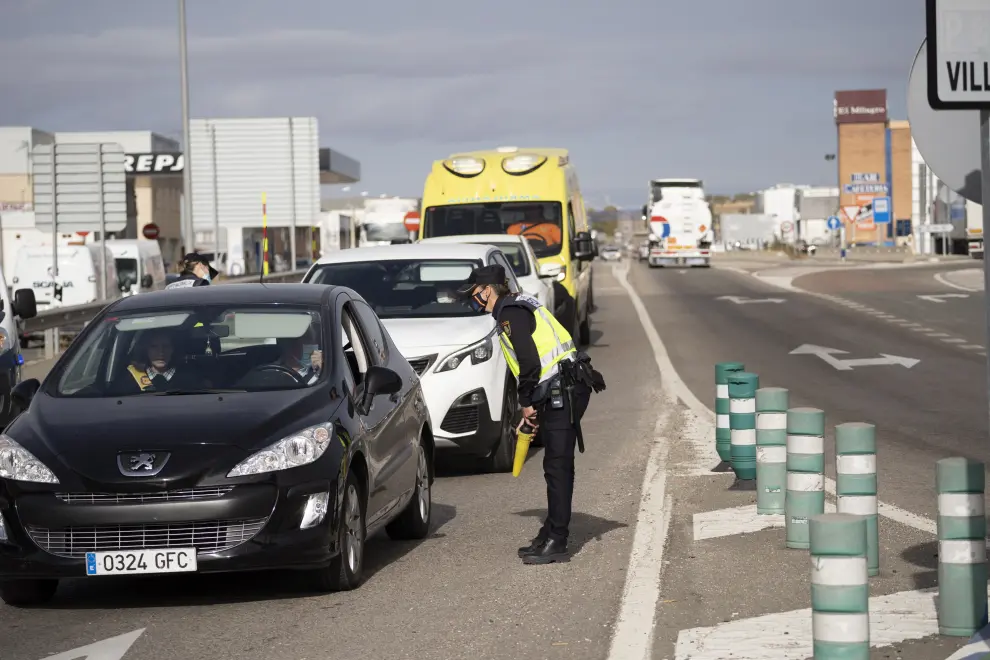 Cntrol de la policia nacional en la entrada y salida de Teruel en la carretera N-234 tras la orden de confinamiento de la ciudad. Foto Antonio Garcia/Bykofoto. .22/10/20 [[[FOTOGRAFOS]]]
