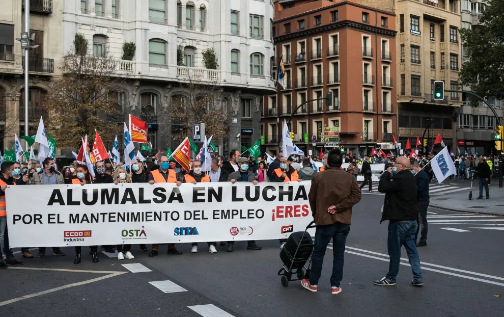 La plantilla de Alumalsa vuelve a salir a la calle para manifestarse contra el ERE.