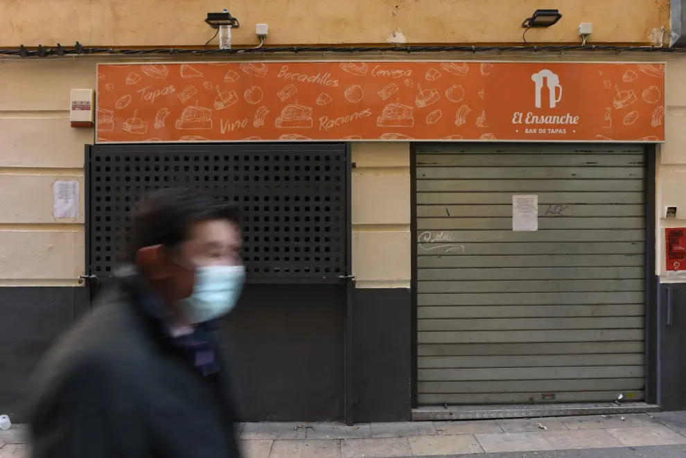 Bares y terrazas de Zaragoza en el primer día de la entrada del nivel de alerta 3 en Aragón