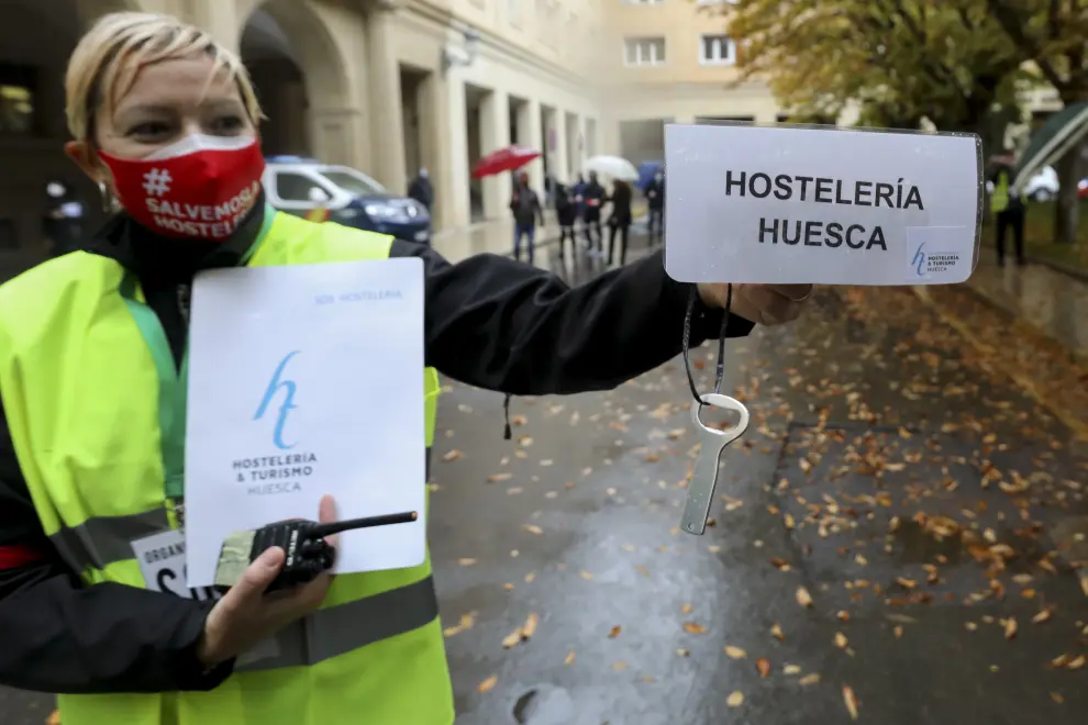 Alrededor de 500 personas han participado en la manifestación de la hostelería de Huesca.