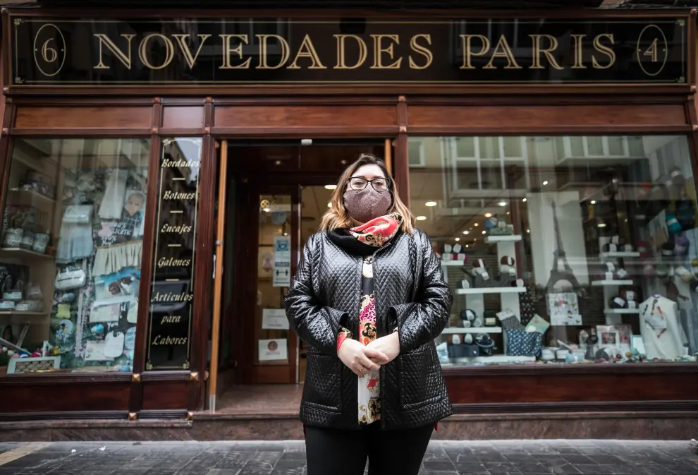 Silvia Sánchez, en la mercería fundada por sus padres, Novedades París.