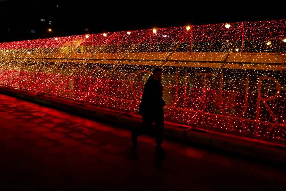 Iluminación navideña en Madrid con los colores de la bandera de España.