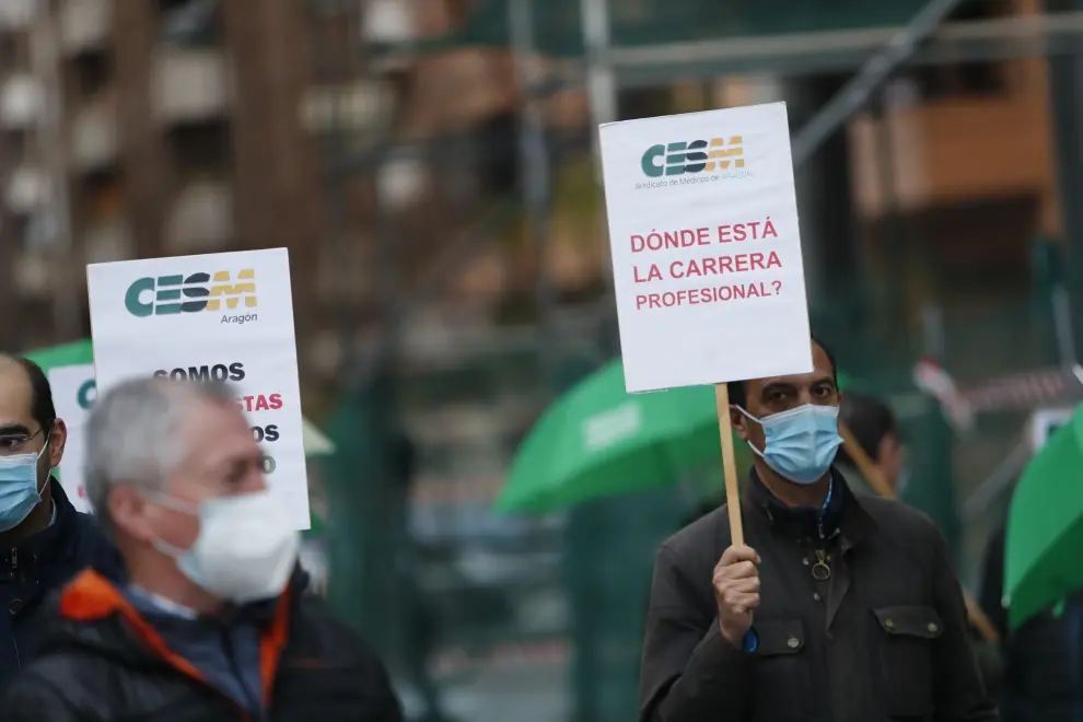 Protesta de los sindicatos sanitarios, en la plaza de la Convivencia de Zaragoza