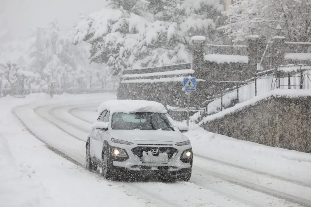 La nieve sigue complicando la situación de las carreteras en el Pirineo