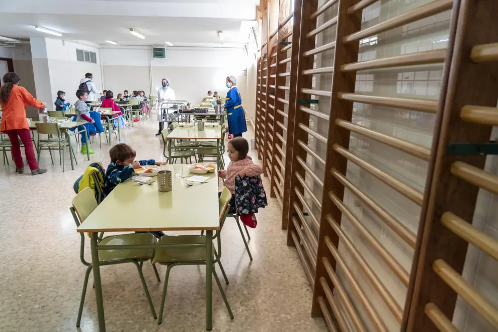 Gimnasio del colegio La Fuenfresca de Teruel que ha sido habilitado como comedor escolar por la Pandemia de Covid - 19. Foto Antonio Garcia/Bykofoto. 04/12/20[[[FOTOGRAFOS]]]