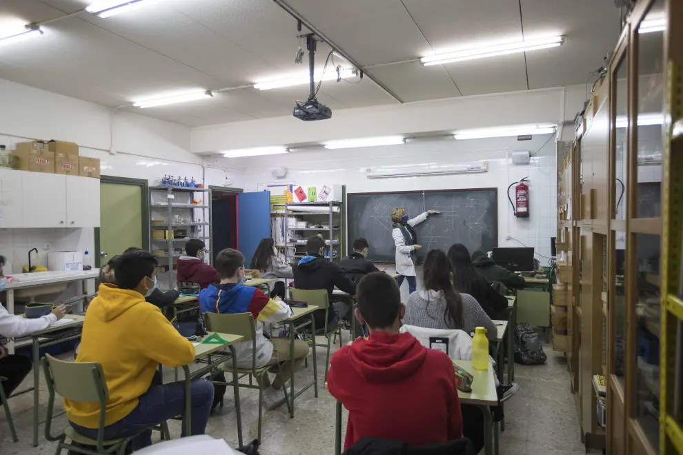 Gimnasio del colegio La Fuenfresca de Teruel que ha sido habilitado como comedor escolar por la Pandemia de Covid - 19. Foto Antonio Garcia/Bykofoto. 04/12/20[[[FOTOGRAFOS]]]