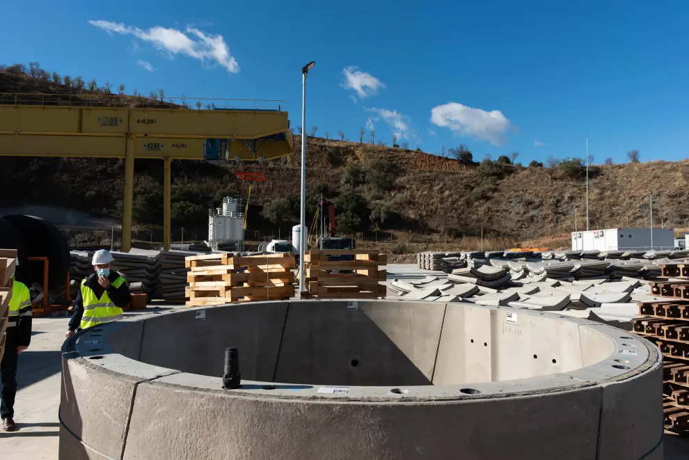 La tuneladora de Mularroya ha comenzado dos años de trabajos para hacer una tubería de 2,9 metros de diámetro y 12,6 kilómetros de longitud.