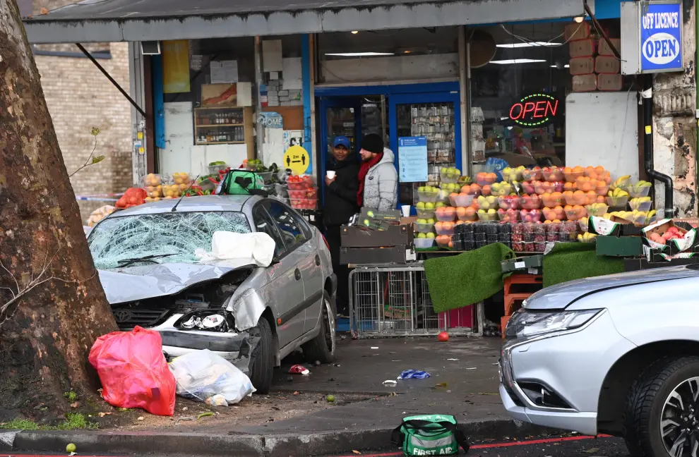 London (United Kingdom), 11/12/2020.- A smashed car is pictured in the Stamford Hill area in London, Britain, 11 December 2020. Reports state that a car have mounted the pavement and struck a number of pedestrians, injuring at least five people. (Reino Unido, Londres) EFE/EPA/FACUNDO ARRIZABALAGA Car accident in North London
