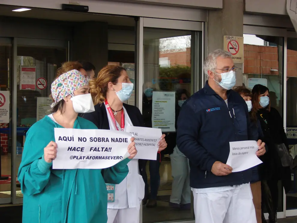 Concentración sanitarios del Severo Ochoa contra traslado profesionales al Isabel Zendal
