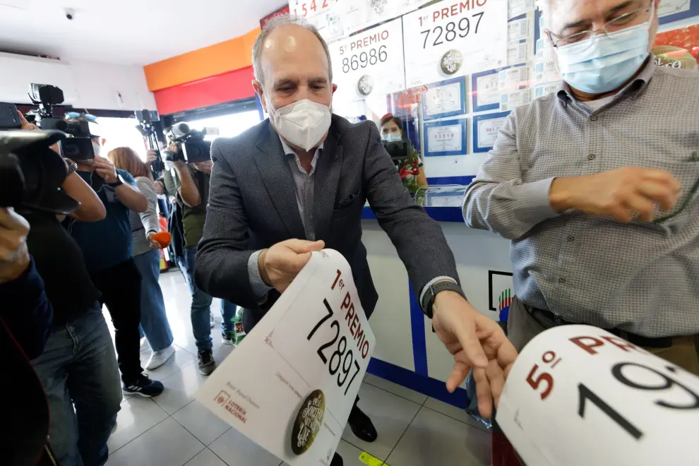 La Lotería deja en Canarias 2 millones: el Gordo, un cuarto y cuatro quintos