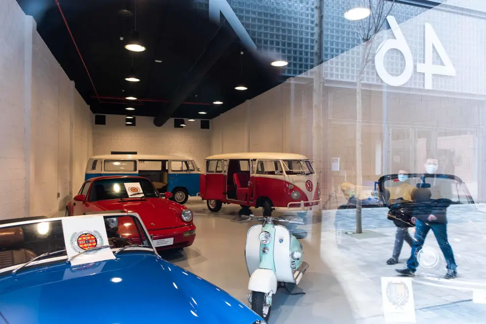 Exposición de coches de la Asociación Aragonesa de Clásicos Deportivos en La Torre Oulet de Zaragoza