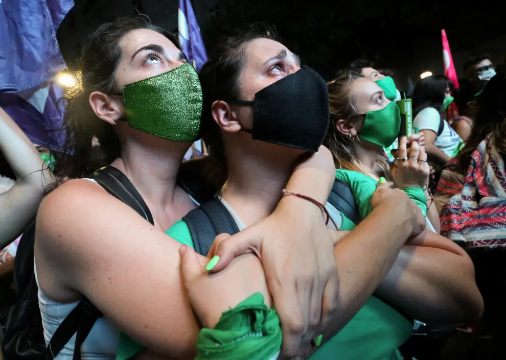 Protests as senate debates abortion bill in Buenos Aires