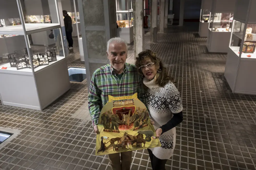 La muestra inaugurada en la calle de San Pablo reúne joyas bibliográficas diseñadas por grandes ingenieros de papel