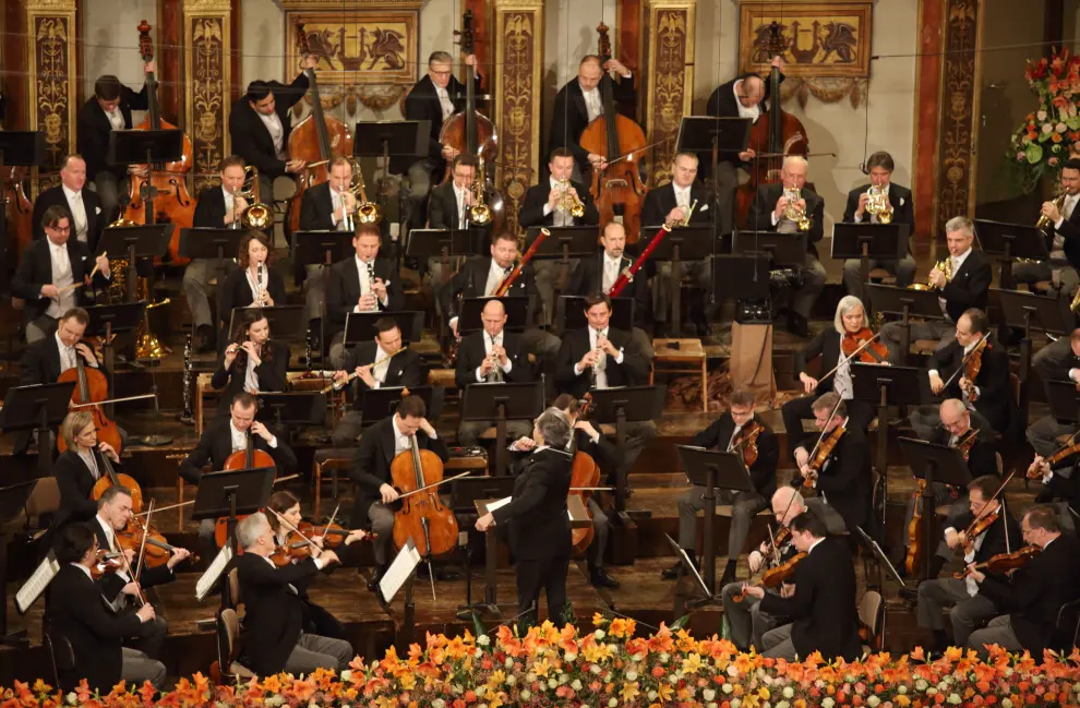 Vienna (Austria), 01/01/2021.- A handout photo made available by Vienna Philharmonic shows the orchestra led by Italian conductor Riccardo Muti (C) performing during the Wiener Philharmoniker (Vienna Philharmonic) New Year's Concert 2021 at the Musikverein concert hall in Vienna, Austria, 01 January 2021. The traditional concert, which is staged every year on 01 January, takes place without audience due to a nationwide lockdown caused by the ongoing Covid-19 coronavirus pandemic. (Viena) EFE/EPA/DIETER NAGL HANDOUT HANDOUT EDITORIAL USE ONLY/NO SALES Vienna Philharmonic New Year's Concert 2021