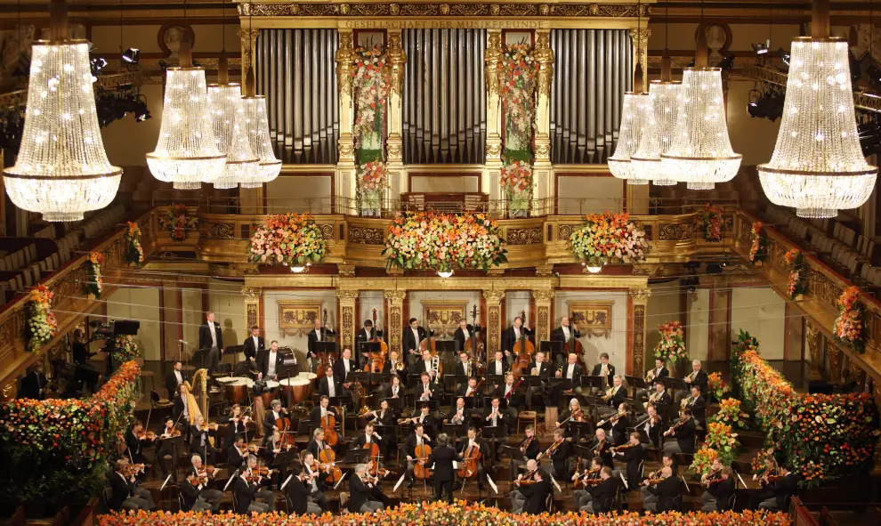 Vienna (Austria), 01/01/2021.- A handout photo made available by Vienna Philharmonic shows the orchestra led by Italian conductor Riccardo Muti performing during the Wiener Philharmoniker (Vienna Philharmonic) New Year's Concert 2021 at the Musikverein concert hall in Vienna, Austria, 01 January 2021. The traditional concert, which is staged every year on 01 January, takes place without audience due to a nationwide lockdown caused by the ongoing Covid-19 coronavirus pandemic. (Viena) EFE/EPA/DIETER NAGL HANDOUT HANDOUT EDITORIAL USE ONLY/NO SALES Vienna Philharmonic New Year's Concert 2021