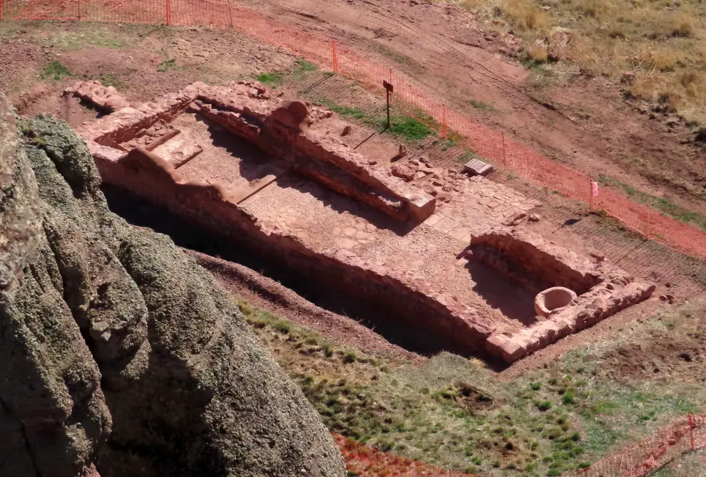 El castillo de Peracense se ha renovado y se han realizado excavaciones arqueológicas en el despoblado medieval junto a él.