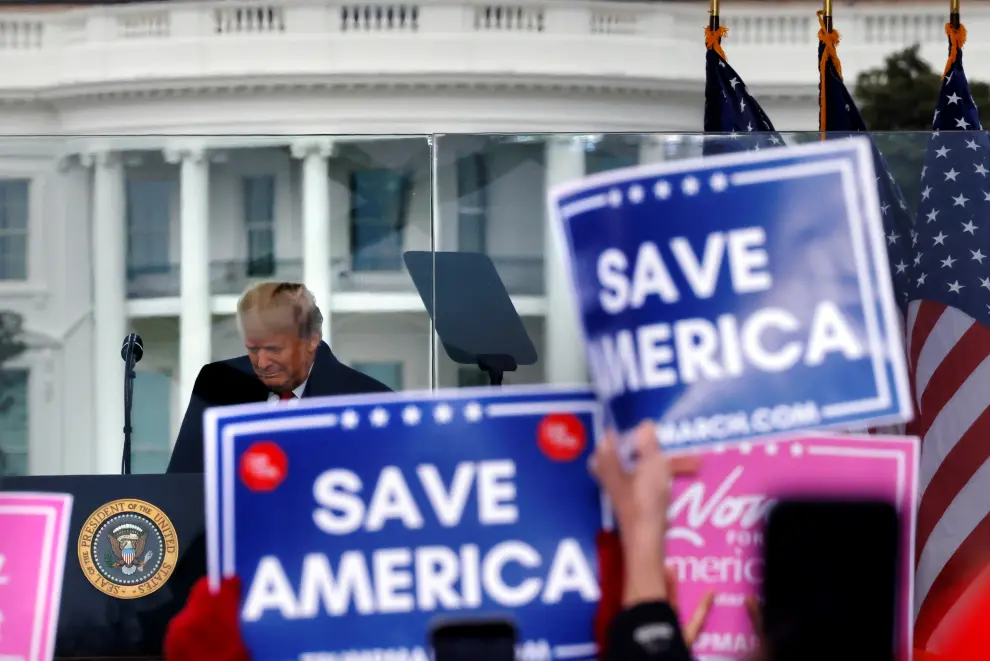 Supporters of U.S. President Donald Trump attend a rally to contest the certification of the 2020 U.S. presidential election results by the U.S. Congress, in Washington, U.S, January 6, 2021. REUTERS/Shannon Stapleton[[[REUTERS VOCENTO]]] USA-ELECTION/TRUMP