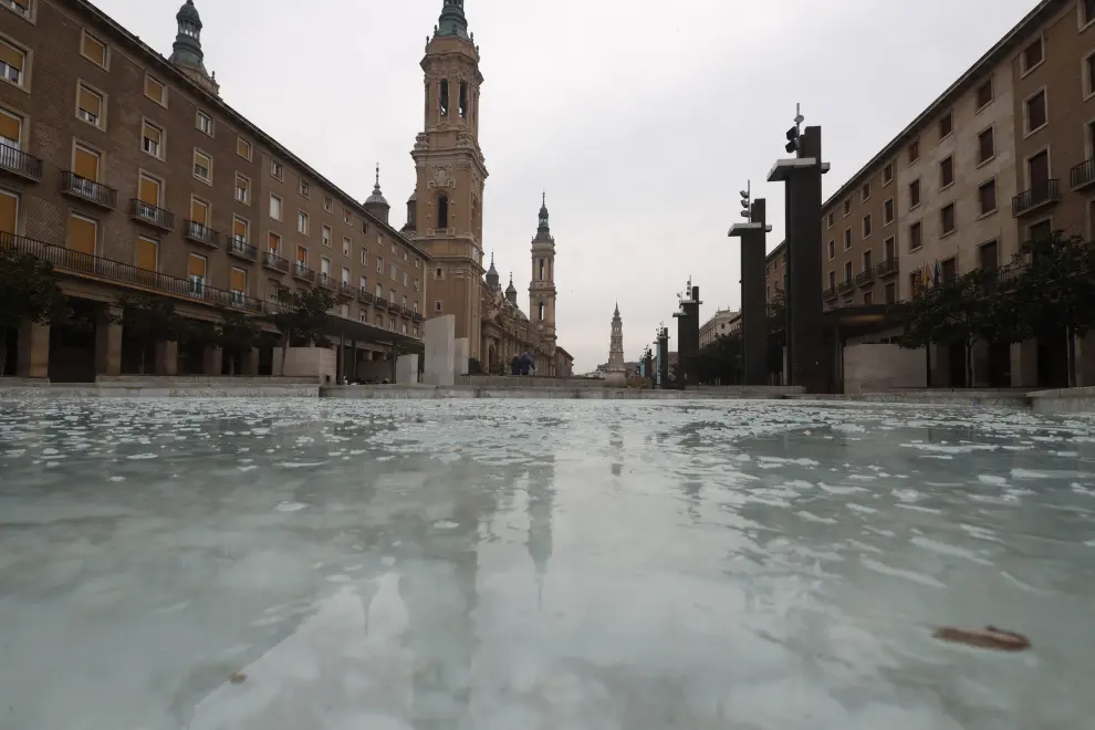 Agua congelada en la Plaza del Pilar de Zaragoza
