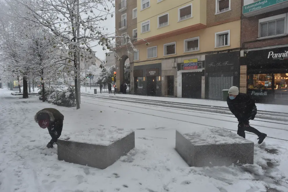 Filomena deja su rastro de nieve en Zaragoza