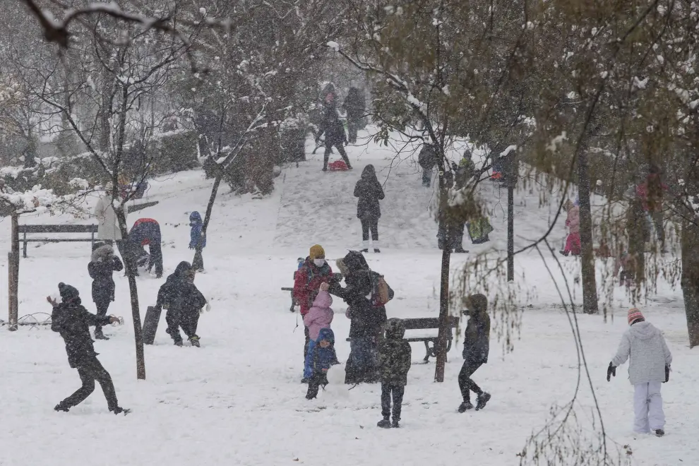 Nieve en el parque Bruil de Zaragoza