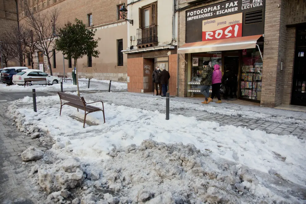 Los restos de nieve y hielo que ha dejado la borrasca Filomenta todavía están muy presentes en las calles de Calatayud, donde las temperaturas están siendo extremadamente bajas estos días.