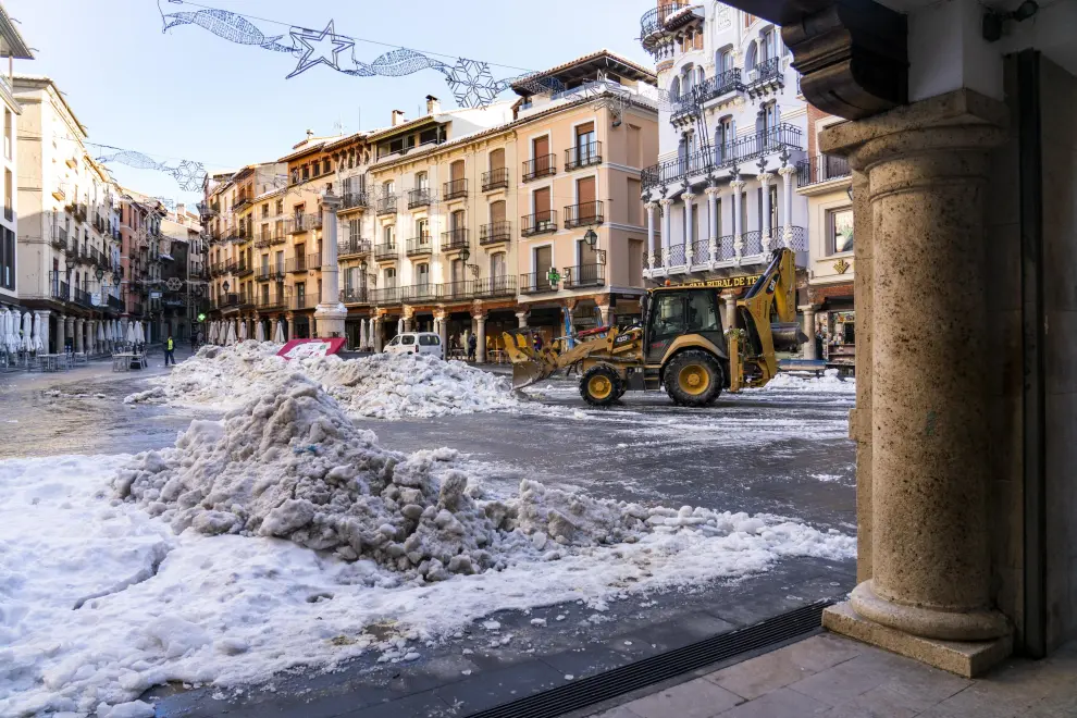 Restos de nieve en la ciudad de Teruel tras la borrasca Filomena.