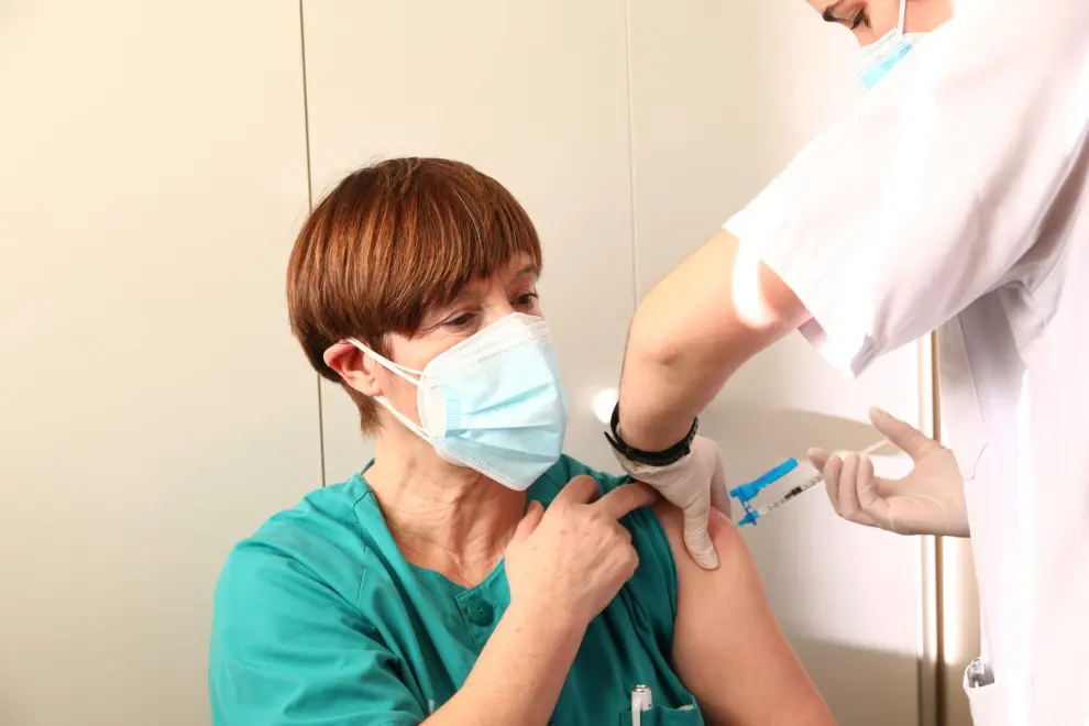 Primeros sanitarios vacunados en Aragón