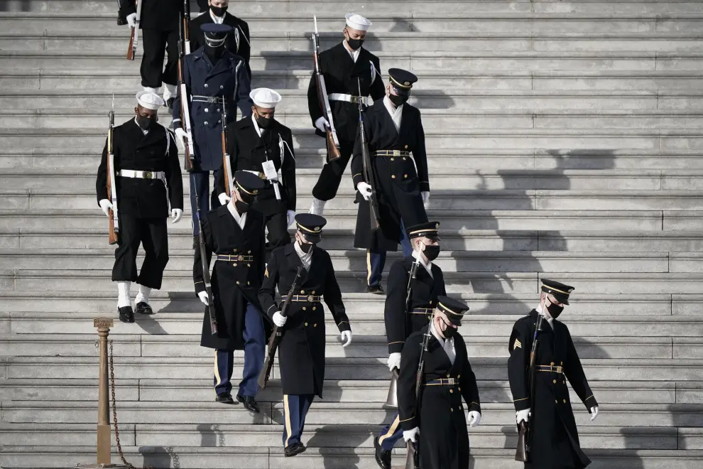 Washington (Usa), 18/01/2021.- U.S. military units march in front of the Capitol during a rehearsal for President-elect Joe Biden's Presidential Inauguration in US Capitol in Washington, DC, USA, 18 January 2021. Biden will be sworn-in as the 46th president on 20 January 2021. (Estados Unidos) EFE/EPA/J. SCOTT APPLEWHITE / POOL President-elect Biden Inauguration rehearsal