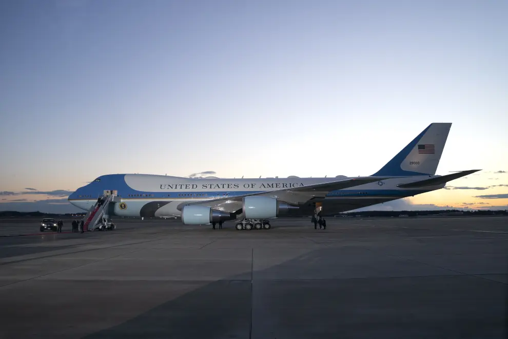 Joint Base Andrews (United States), 20/01/2021.- Air Force One sits on the tarmac at Joint Base Andrews, Maryland, USA., 21 January 2021. Donald Trump departs Washington with Americans more politically divided and more likely to be out of work than when he arrived, while awaiting trial for his second impeachment. (Estados Unidos) EFE/EPA/STEFANI REYNOLDS / POOL US Presidential inauguration, Trump departs