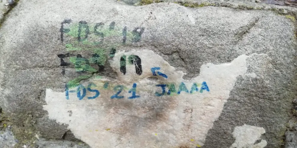 Vandalismo en las ruinas del Castillo de Guarga, en Sabiñánigo