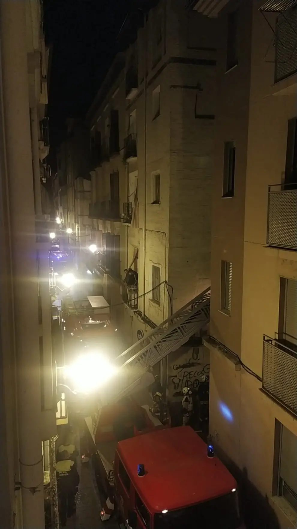 Incendio en un edificio okupado de la calle Cerezo, en Zaragoza.