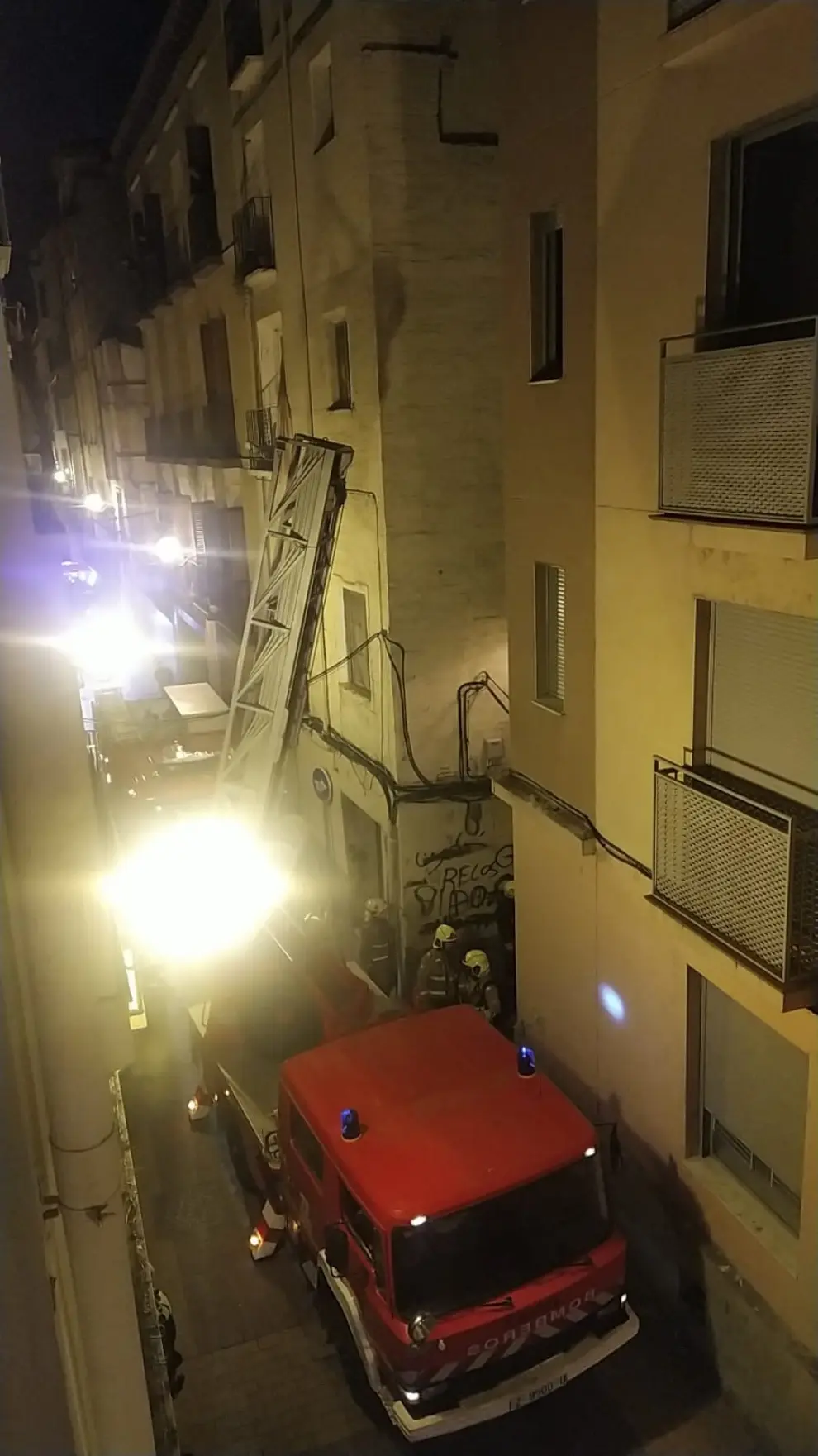 Incendio en un edificio okupado de la calle Cerezo, en Zaragoza.