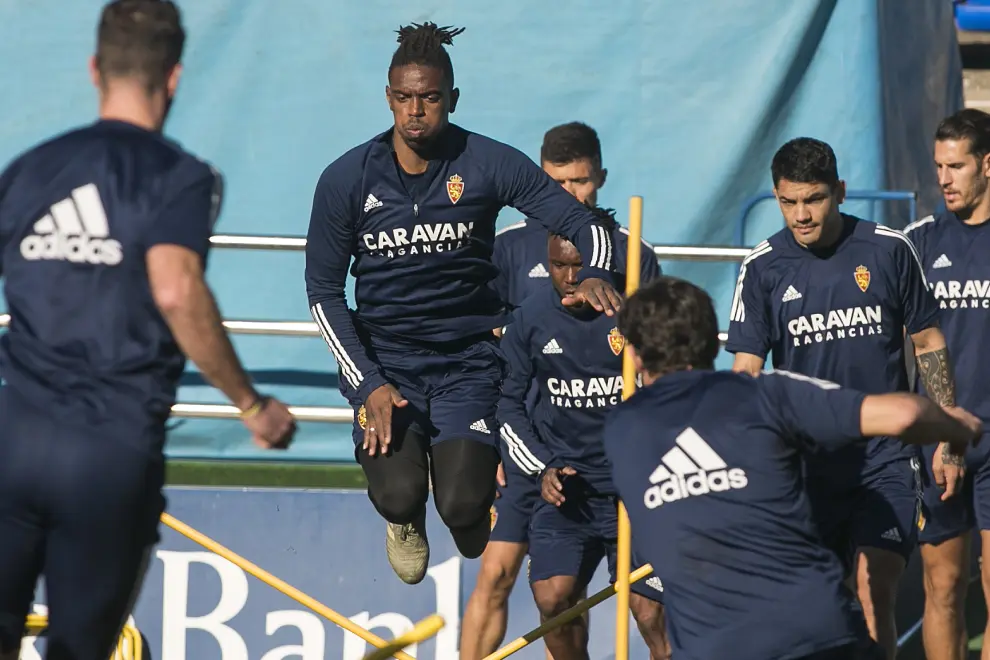 Foto del entrenamiento del Real Zaragoza en La Romareda para preparar el partido contra el Málaga