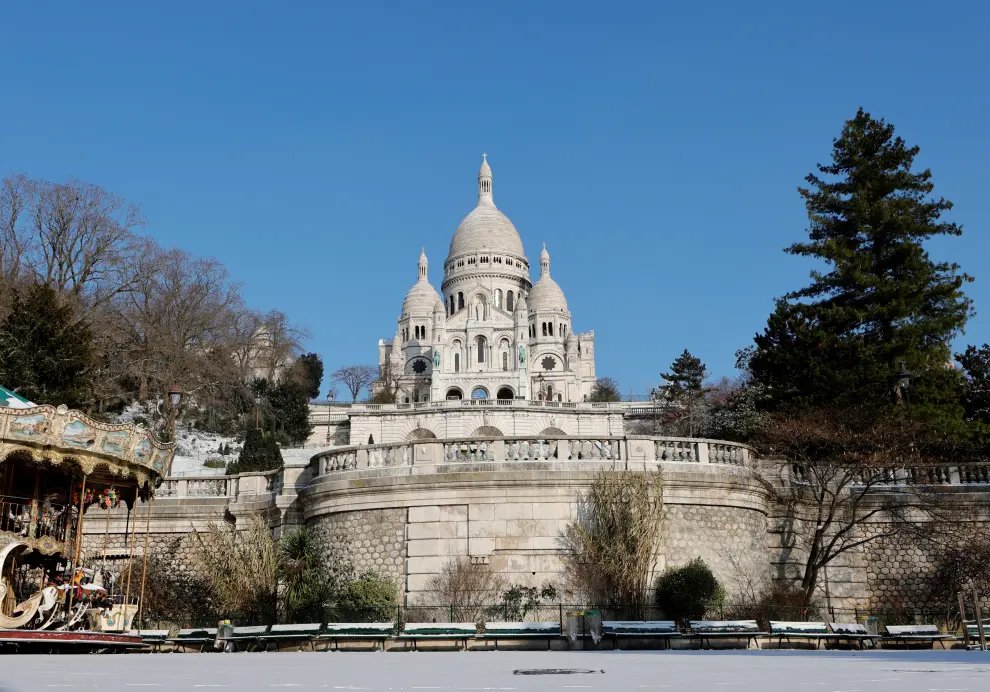 Snow and freezing temperatures hit Paris