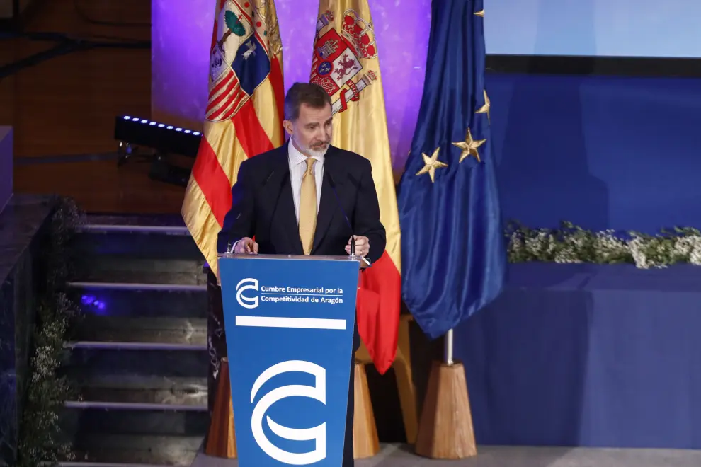 Felipe VI preside la entrega de premios de la CEOE