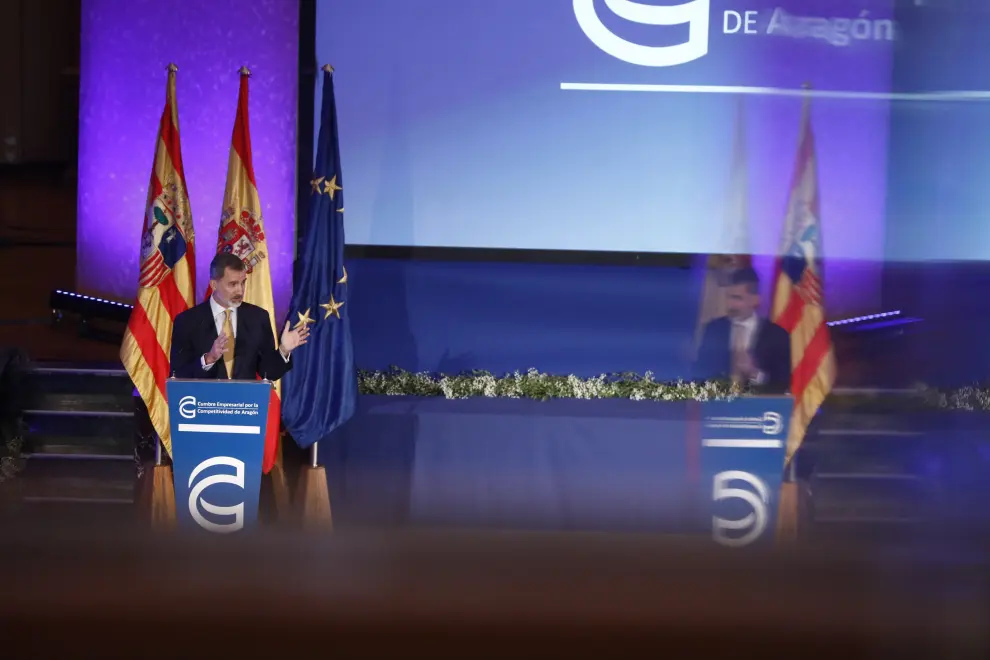 Felipe VI preside la entrega de premios de la CEOE
