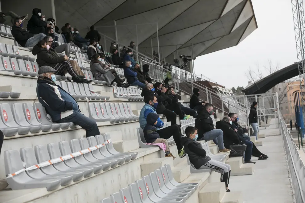 Público en el partido de fútbol entre Cuarte y Épila.