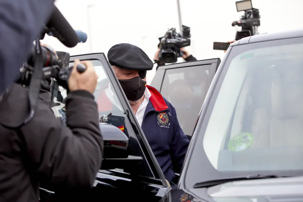 El excomisario José Manuel Villarejo, a su salida de la cárcel madrileña de Estremera