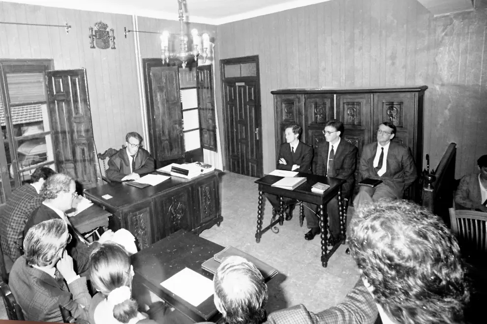Operación de rescate en la Tuca de Paderna y familiares de las víctimas en el juicio celebrado años después.