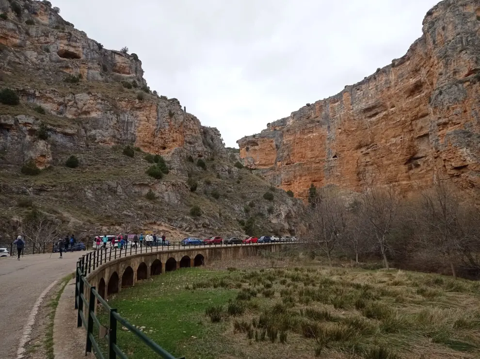 Alta afluencia de turistas en el entorno natural de Jaraba en el puente de la Cincomarzada