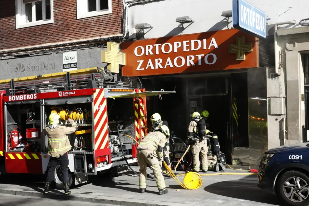 Incendio en la tienda Ortopedia Zaraorto en Fernando el Católico de Zaragoza