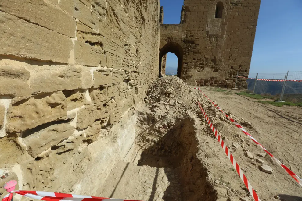 Obras en el castillo.montearagon   10 - 3 - 21 foto pablo segura  ..[[[DDA FOTOGRAFOS]]]