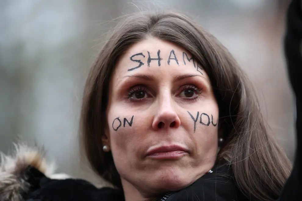 A woman raises her hands showing a slogan written on her forearm and hand as she attends a protest at the Trafalgar Square, following the kidnap and murder of Sarah Everard, in London, Britain March 14, 2021. REUTERS/Henry Nicholls[[[REUTERS VOCENTO]]] BRITAIN-CRIME/MURDER