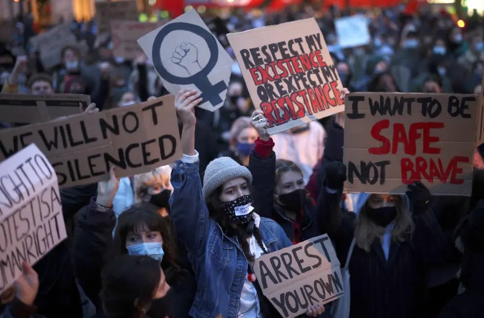 People hold placards during a protest at the Trafalgar Square, following the kidnap and murder of Sarah Everard, in London, Britain March 14, 2021. REUTERS/Henry Nicholls[[[REUTERS VOCENTO]]] BRITAIN-CRIME/MURDER
