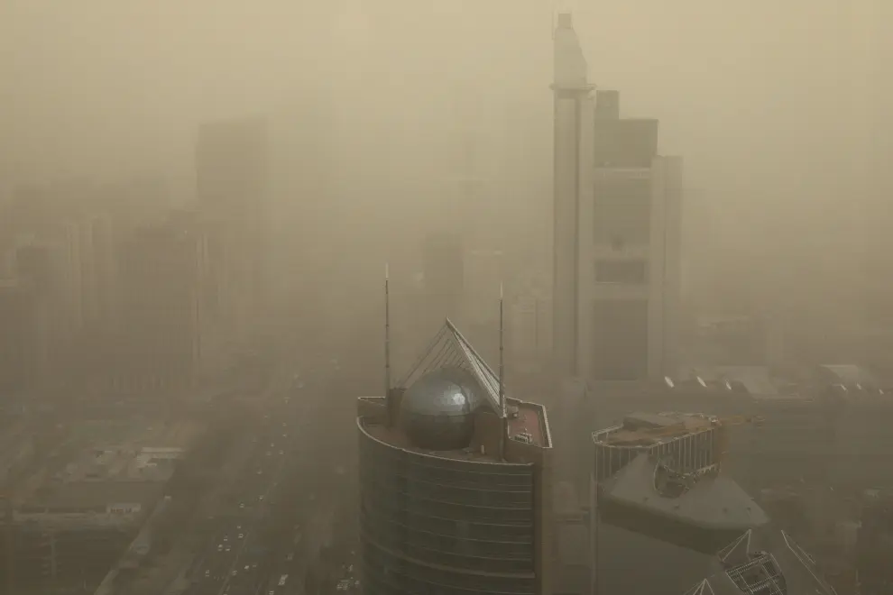 15 March 2021, China, Beijing: A general view of Zizhuyuan street in the Haidian district while the sky turned yellow and the visibility was insufficient in the morning due to a sandstorm. Photo: Zhao Yadan/SIPA Asia via ZUMA Wire/dpa..Zhao Yadan/SIPA Asia via ZUMA Wi / DPA..15/03/2021 ONLY FOR USE IN SPAIN[[[EP]]] 15 March 2021, China, Beijing: A general view of Zizhuyuan street in the Haidian district while the sky turned yellow and the visibility was insufficient in the morning due to a sandstorm. Photo: Zhao Yadan/SIPA Asia via ZUMA Wire/dpa
